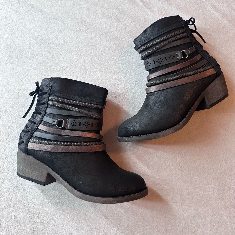 NWT! | Jellypop Black Distressed Boots